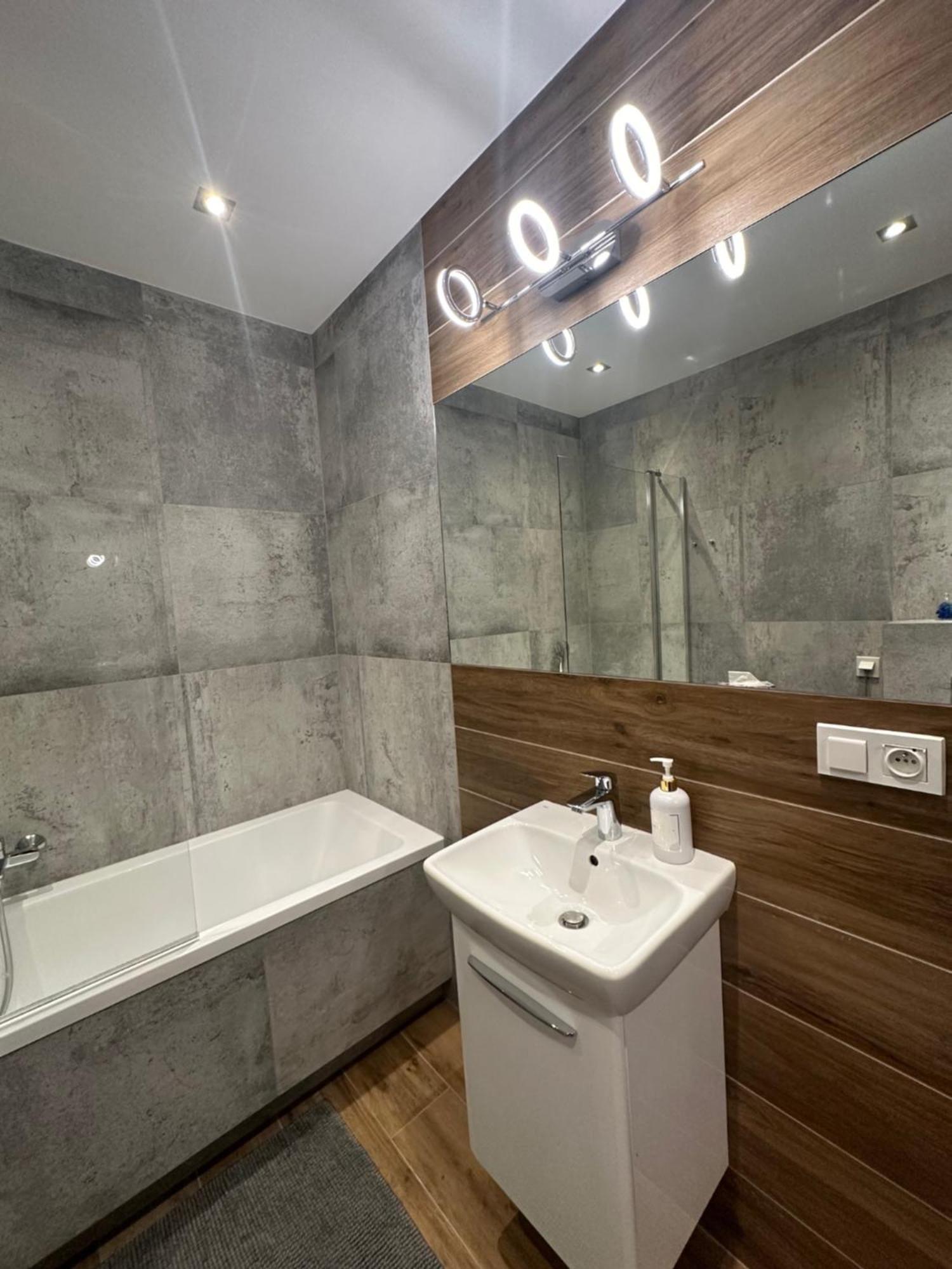 Modern Apartment Near To The Chopin'S Airport Cybernetyki 2A Warszawa Exteriör bild